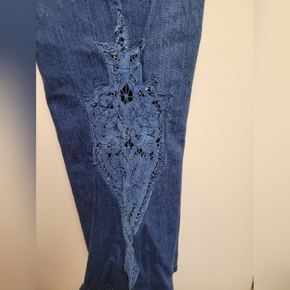 Women's Blue Jeans with Lace Detail - Picture 3 of 4